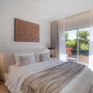 Newly renovated four bedroom duplex penthouse in Nueva Andalucia, Marbella Picture 10