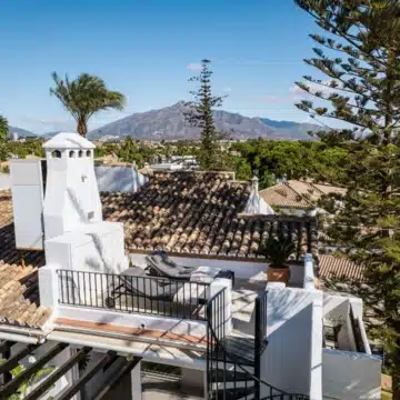 Three-bedroom duplex penthouse with sea views in Castiglione, San Pedro de Alcantara Picture 32