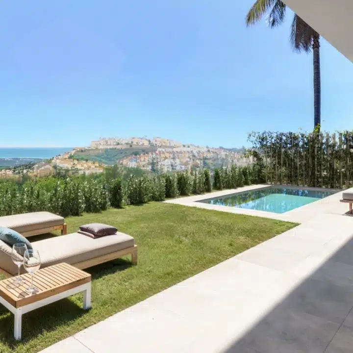 Spinto Blu – Three bedroom villa offering stunning sea views in Casares Picture