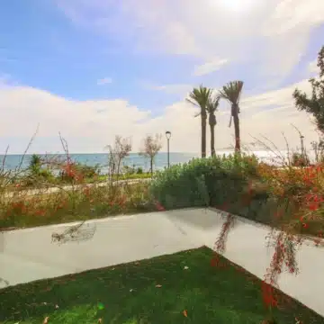 Beachfront luxury townhouse with breathtaking sea views in The Island, Estepona Picture 14