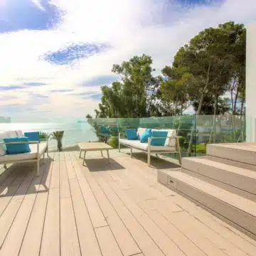Beachfront luxury townhouse with breathtaking sea views in The Island, Estepona Picture 9