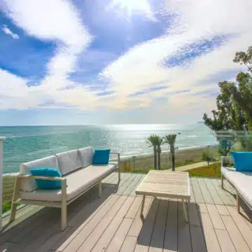 Beachfront luxury townhouse with breathtaking sea views in The Island, Estepona Picture 10