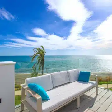 Beachfront luxury townhouse with breathtaking sea views in The Island, Estepona Picture 11