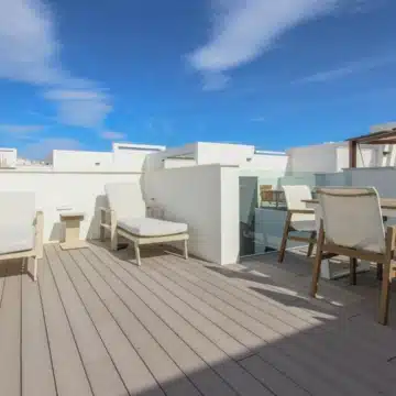 Beachfront luxury townhouse with breathtaking sea views in The Island, Estepona Picture 7