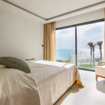 Beachfront luxury townhouse with breathtaking sea views in The Island, Estepona Picture 6