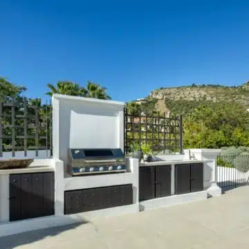 Andalusian-inspired luxury mansion with panoramic views in Marbella Club Golf Resort, Benahavis Picture 19