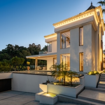 Frontline-golf villa with unobstructed views across the golf course in La Quinta, Benahavis Picture 18