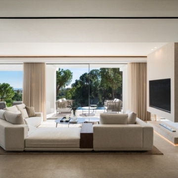 Frontline-golf villa with unobstructed views across the golf course in La Quinta, Benahavis Picture 17