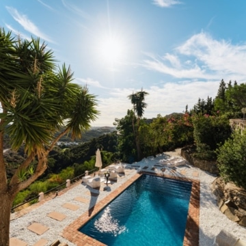 Andalusian style luxury villa with panoramic sea views in El Madroñal, Benahavis Picture 3
