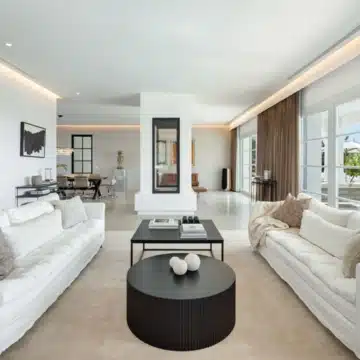 Andalusian-inspired luxury mansion with panoramic views in Marbella Club Golf Resort, Benahavis Picture 8