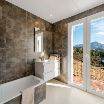Andalusian style luxury villa with panoramic sea views in El Madroñal, Benahavis Picture 24