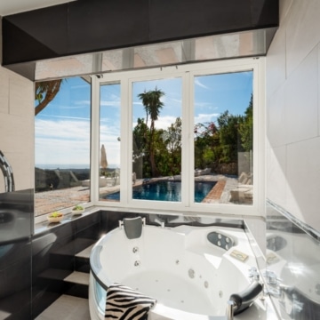 Andalusian style luxury villa with panoramic sea views in El Madroñal, Benahavis Picture 26