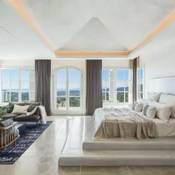 Andalusian-inspired luxury mansion with panoramic views in Marbella Club Golf Resort, Benahavis Picture 1