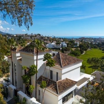 Frontline-golf villa with unobstructed views across the golf course in La Quinta, Benahavis Picture 21