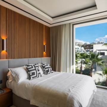 Frontline-golf villa with unobstructed views across the golf course in La Quinta, Benahavis Picture 32