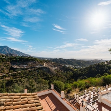 Andalusian style luxury villa with panoramic sea views in El Madroñal, Benahavis Picture 39