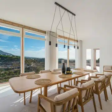 Andalusian style luxury villa with panoramic sea views in El Madroñal, Benahavis Picture 2