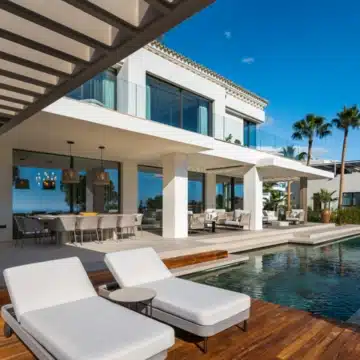 Frontline-golf villa with unobstructed views across the golf course in La Quinta, Benahavis Picture 7
