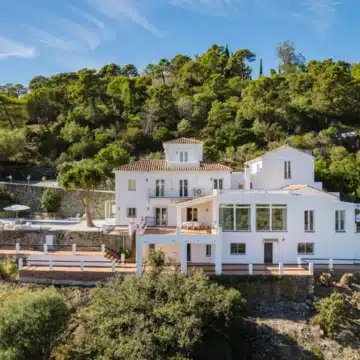 Andalusian style luxury villa with panoramic sea views in El Madroñal, Benahavis Picture 21