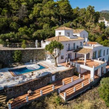 Andalusian style luxury villa with panoramic sea views in El Madroñal, Benahavis Picture 40