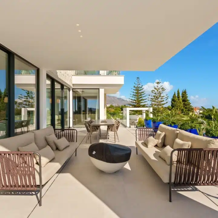 Magnificent villa within the private Tresora Villas enclave in La Quinta, Benahavis Picture