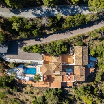 Andalusian style luxury villa with panoramic sea views in El Madroñal, Benahavis Picture 44