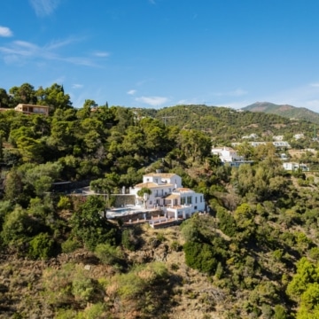 Andalusian style luxury villa with panoramic sea views in El Madroñal, Benahavis Picture 45