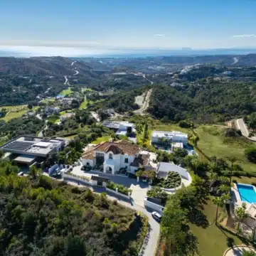 Andalusian-inspired luxury mansion with panoramic views in Marbella Club Golf Resort, Benahavis Picture 45