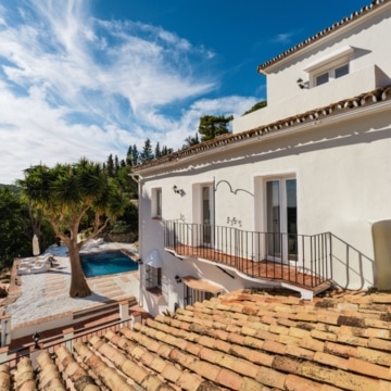 Andalusian style luxury villa with panoramic sea views in El Madroñal, Benahavis Picture 47