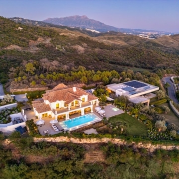 Andalusian-inspired luxury mansion with panoramic views in Marbella Club Golf Resort, Benahavis Picture 48