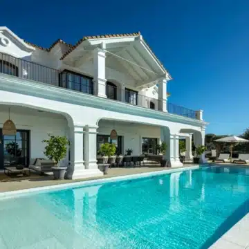 Andalusian-inspired luxury mansion with panoramic views in Marbella Club Golf Resort, Benahavis Picture 4