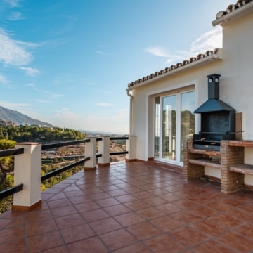 Andalusian style luxury villa with panoramic sea views in El Madroñal, Benahavis Picture 49