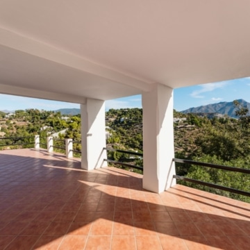 Andalusian style luxury villa with panoramic sea views in El Madroñal, Benahavis Picture 50