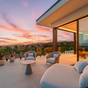 Magnificent villa within the private Tresora Villas enclave in La Quinta, Benahavis Picture 2