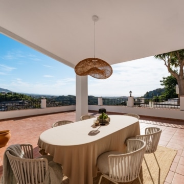 Andalusian style luxury villa with panoramic sea views in El Madroñal, Benahavis Picture 51