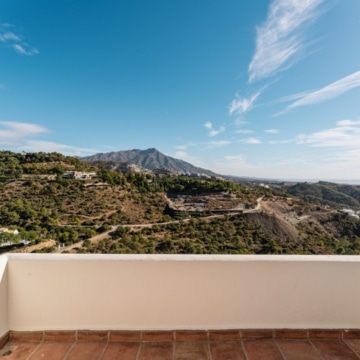 Andalusian style luxury villa with panoramic sea views in El Madroñal, Benahavis Picture 54