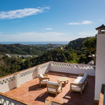 Andalusian style luxury villa with panoramic sea views in El Madroñal, Benahavis Picture 55