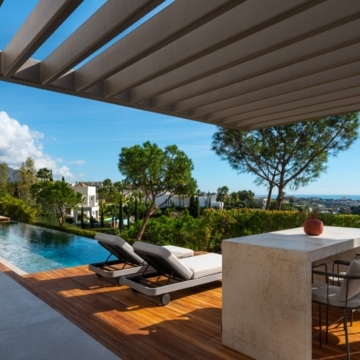 Frontline-golf villa with unobstructed views across the golf course in La Quinta, Benahavis Picture 24