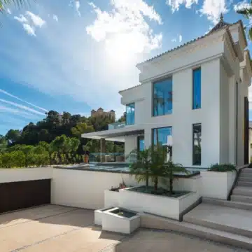 Frontline-golf villa with unobstructed views across the golf course in La Quinta, Benahavis Picture 6
