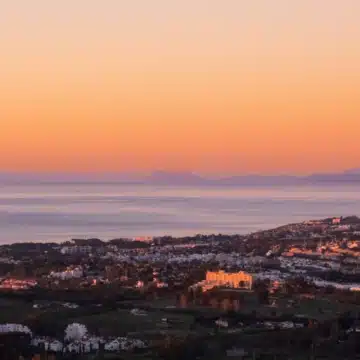 Contemporary villa positioned to capture breathtaking sea views in La Quinta, Benahavís Picture 1