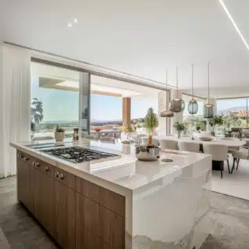 Contemporary villa positioned to capture breathtaking sea views in La Quinta, Benahavís Picture 6