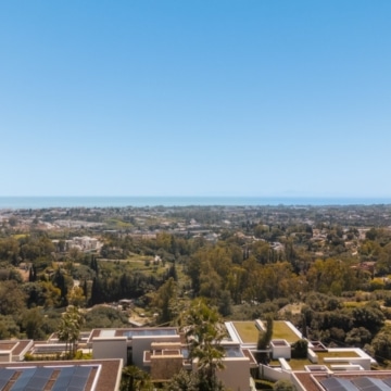 Contemporary villa positioned to capture breathtaking sea views in La Quinta, Benahavís Picture 41