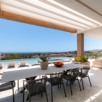 Contemporary villa positioned to capture breathtaking sea views in La Quinta, Benahavís Picture 13