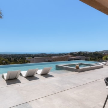 Contemporary villa positioned to capture breathtaking sea views in La Quinta, Benahavís Picture 23