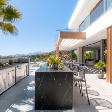 Contemporary villa positioned to capture breathtaking sea views in La Quinta, Benahavís Picture 25