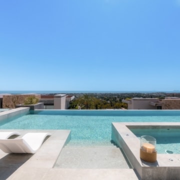 Contemporary villa positioned to capture breathtaking sea views in La Quinta, Benahavís Picture 27