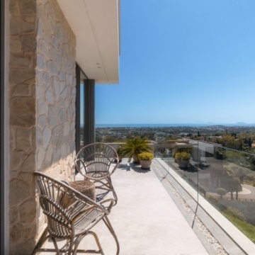 Contemporary villa positioned to capture breathtaking sea views in La Quinta, Benahavís Picture 12