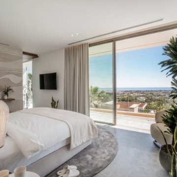 Contemporary villa positioned to capture breathtaking sea views in La Quinta, Benahavís Picture 30