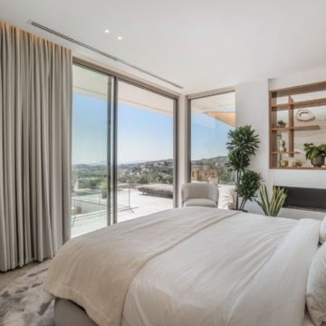 Contemporary villa positioned to capture breathtaking sea views in La Quinta, Benahavís Picture 31