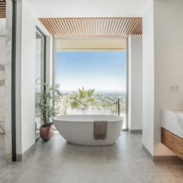 Contemporary villa positioned to capture breathtaking sea views in La Quinta, Benahavís Picture 33